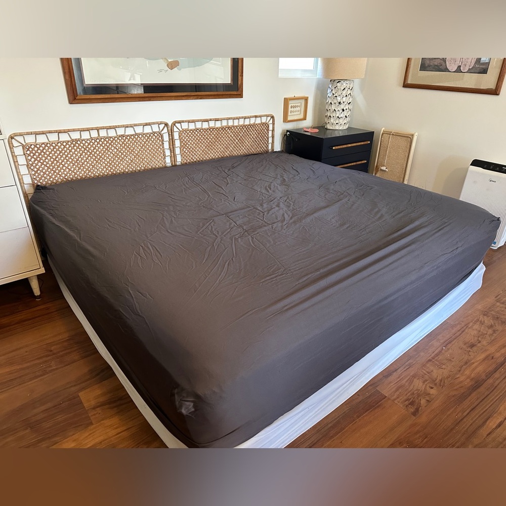 Parachute home brushed cotton gray sheet set +2
Pillow cases. King